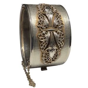 Vtg Cuff Bracelet Textured Raised Design Brushed Metal Safety Chain
